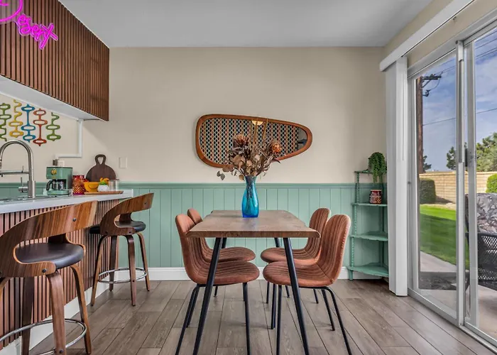 Mid-Century Stay With Pool ,Golf Retreat And Cool Comfort