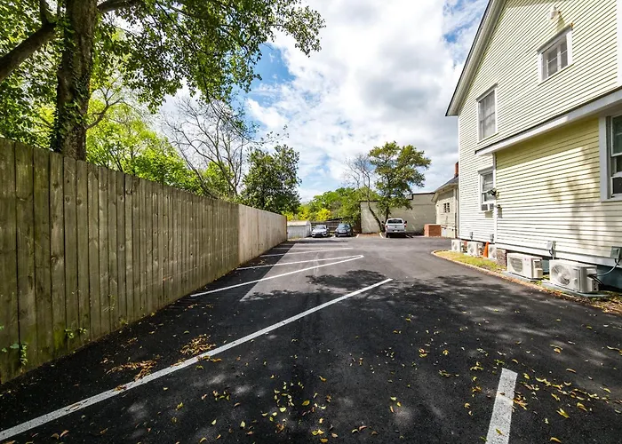 Downtown Heritage Suite - Free Parking