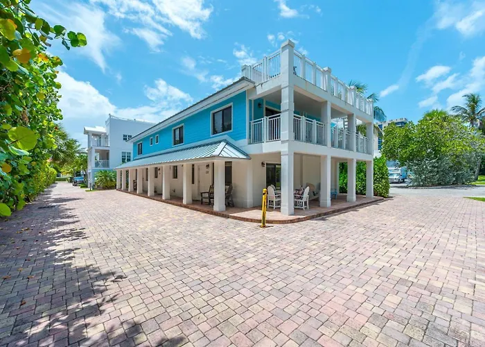 Designer Beachside Serenity Steps To The Beach!