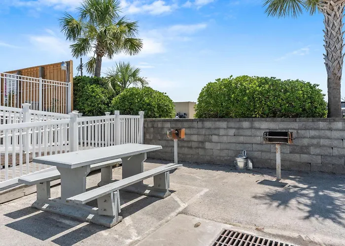 The Island Sandpiper By Oak Island Accommodations