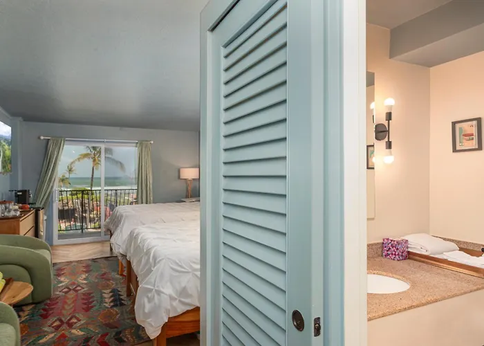 Exclusive Kauai Beachfront Resort With Dining, Bar, Spa, Pool & Waterslide