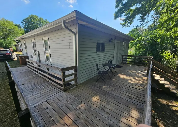 Next To Downtown Greensboro Bungalow Rooms