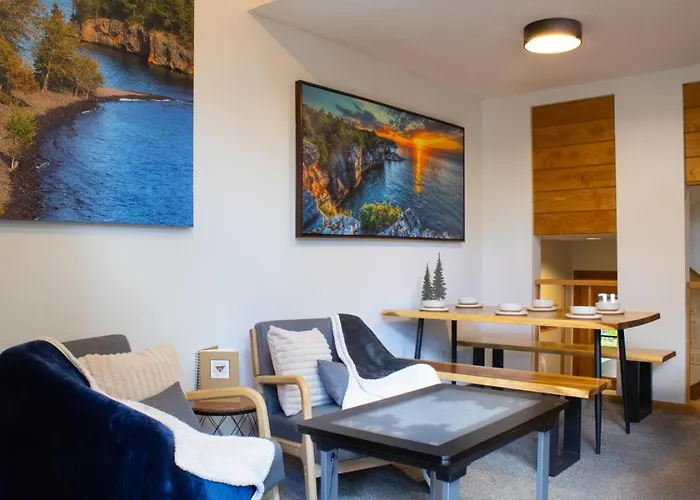 Escape To “Shared Summit” On Minnesota'S North Shore