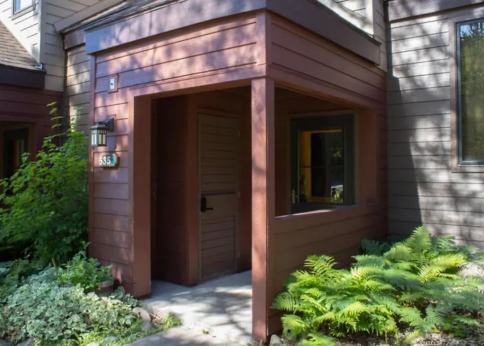 Escape To “Shared Summit” On Minnesota'S North Shore