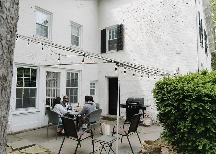 Historic 98 Fire Pit Game Room & Dog Friendly