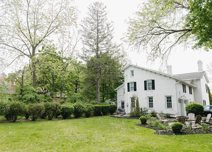 Historic 98 Fire Pit Game Room & Dog Friendly