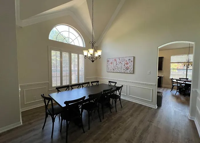 Lovejoy Serenity - Amazing Pool, Games, Movie Room