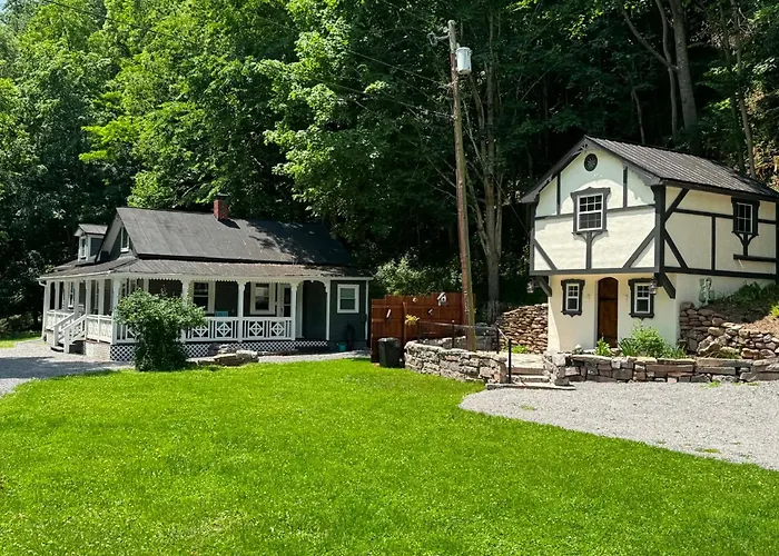 The Renovated Farmhouse At Seneca Rocks