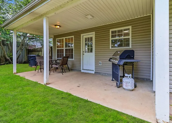 Lakeside Getaway - Next To Beaver Lake