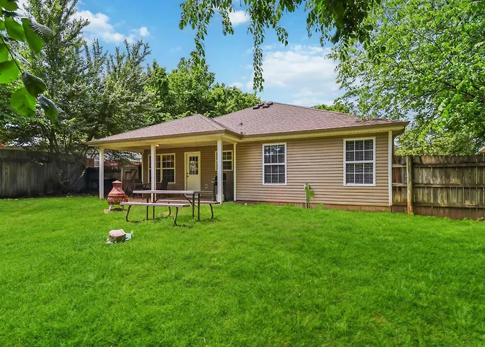 Lakeside Getaway - Next To Beaver Lake