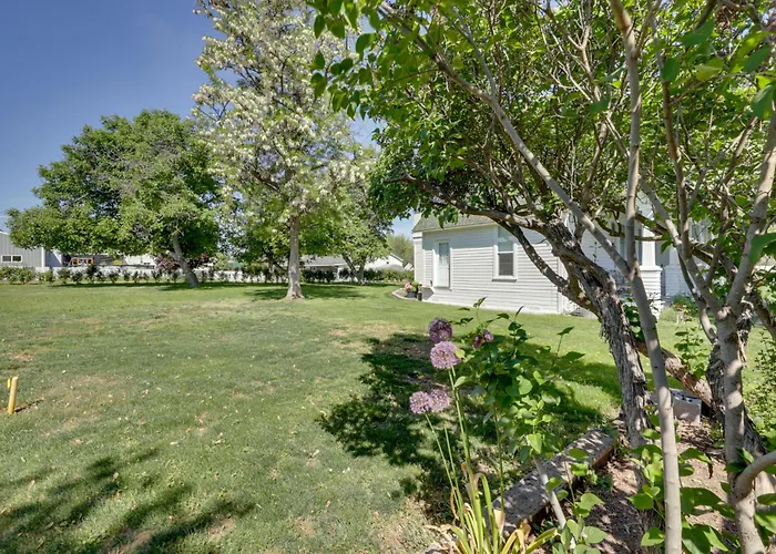 2 Mi To River: Historic Clarkston Home W/ Views!