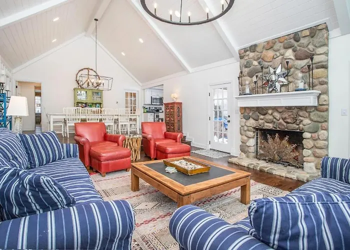Point Cottage At Point O' Woods