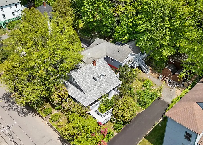Bright, Spacious Getaway With Full Kitchen, Furnished Porch & Wifi - Near Trails