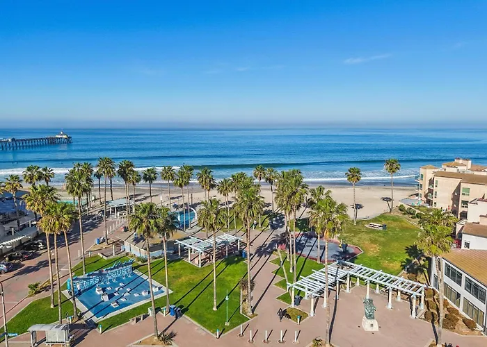Modern Coastal Escape Breathtaking Ocean