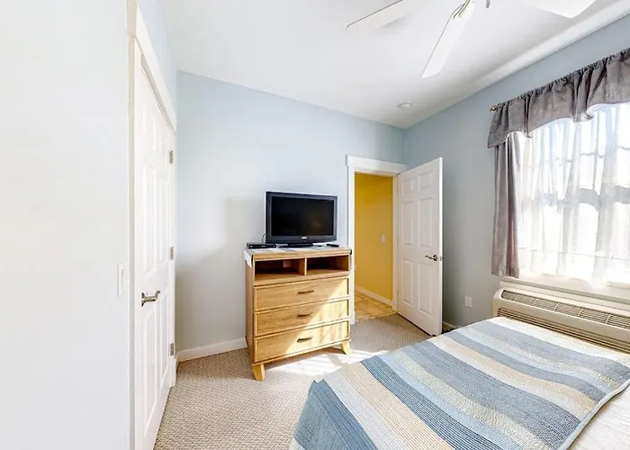 Downtown Suite Near With Water With Central Ac And Shared Washer/Dryer