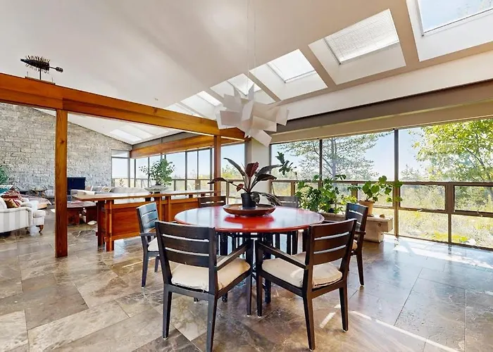 Stylish Coastal Retreat W/ Spacious Layout & Access To The St George Peninsula