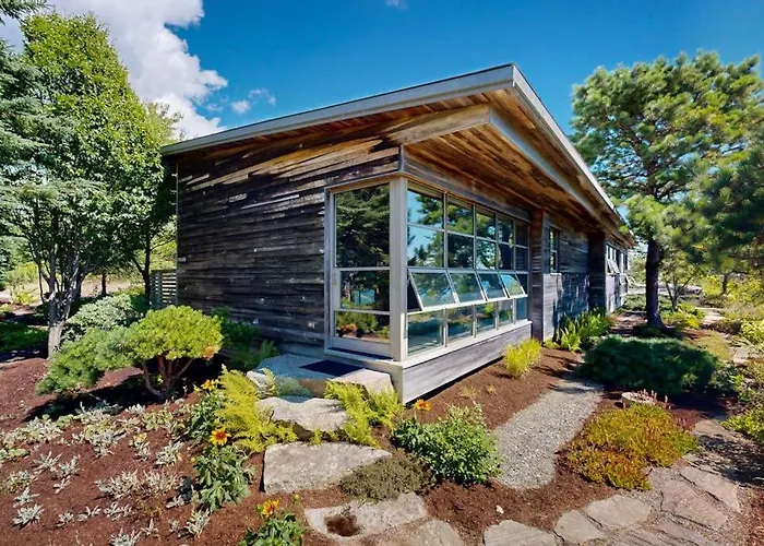 Stylish Coastal Retreat W/ Spacious Layout & Access To The St George Peninsula