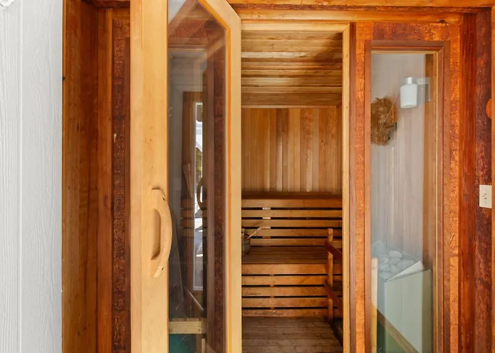 5 Bedroom 4 Ba Shangri-La Redwood Lodge Retreat With Pool - Event Friendly Space