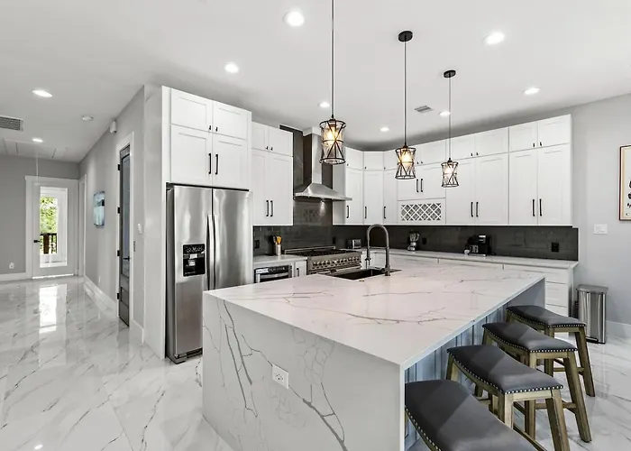 Stunning 4Br Home Near The Bay!