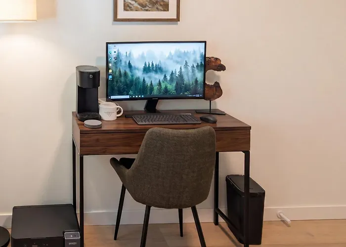 Ski-In/Out Mountain Home W/ Hot Tub, Near Seattle