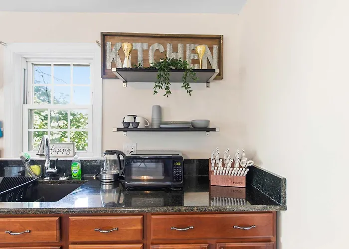 Waterfront Views With King Bed In Solomons Island