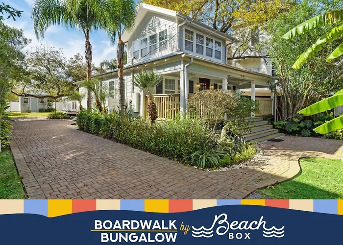 Cute Bungalow With Massive Deck And Fire Pit, Walk To Kemah Boardwalk