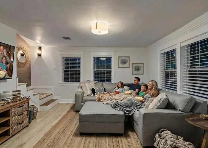 Cute Bungalow With Massive Deck And Fire Pit, Walk To Kemah Boardwalk
