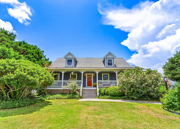 7585 - Roanoke Island Retreat