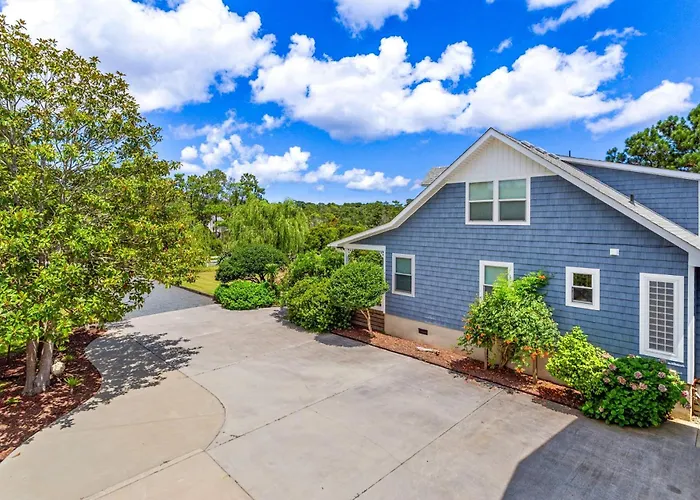 7585 - Roanoke Island Retreat
