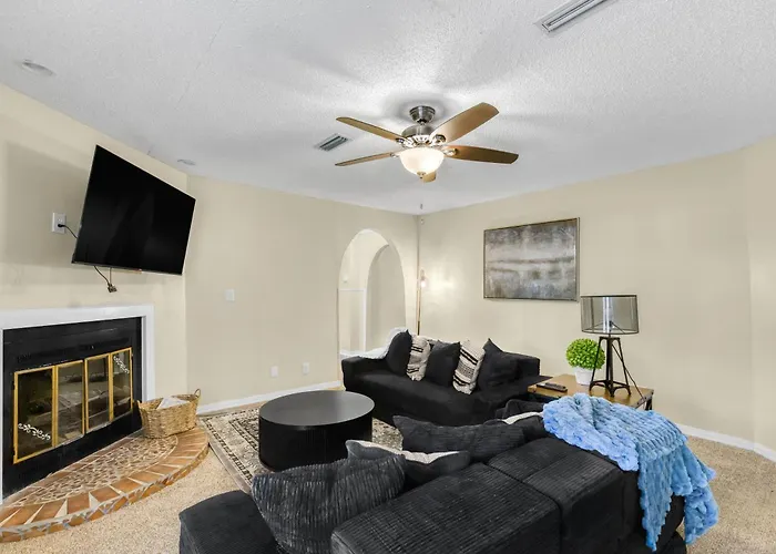 3Br, 2Ba, 6 Beds, 5 Min From Fort Novosel