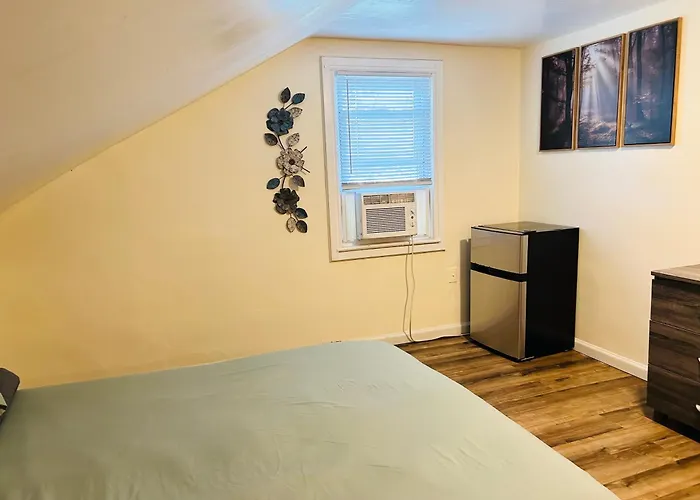 Rooms On East Side Near Whole Foods, Brown, Miriam, Downtown, Etc