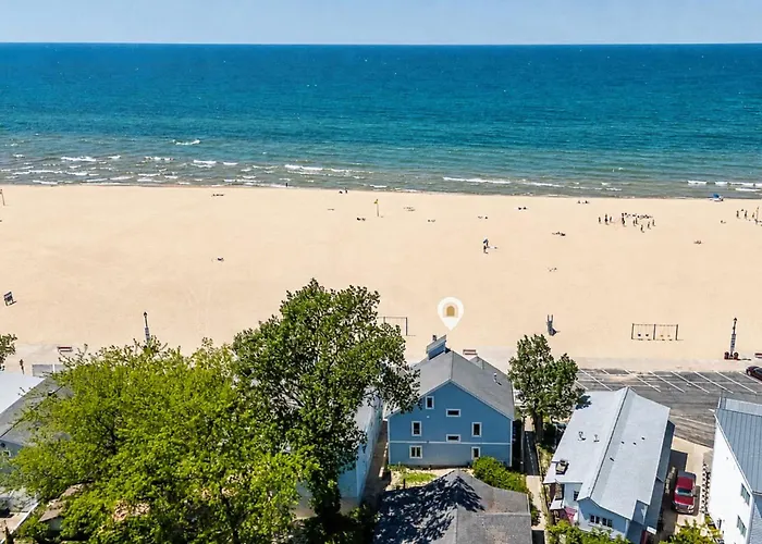 Coastal Blue Steps To North Beach Family & Dog Friendly Home