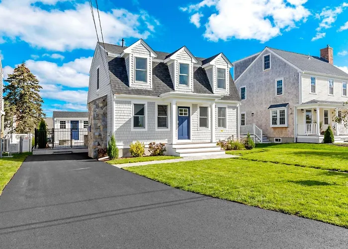 Coastal Retreat With Pool And Walk To Beach