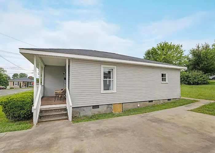 Charming Belmont Bungalow - 5 Min Walk To Downtown