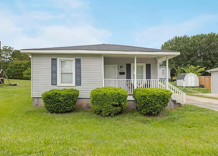 Charming Belmont Bungalow - 5 Min Walk To Downtown