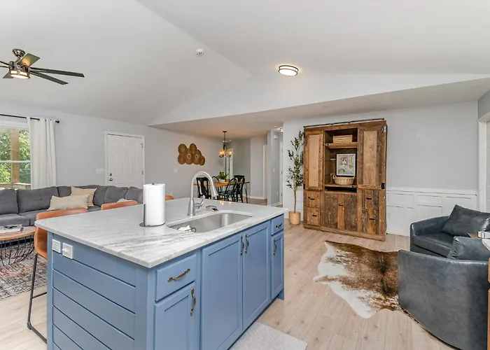 Relaxing Belmont Escape, 4Br, Pet Friendly