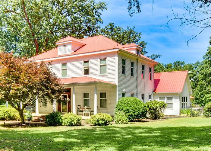 Historic Farmhouse: Memorable Moments Near Clemson