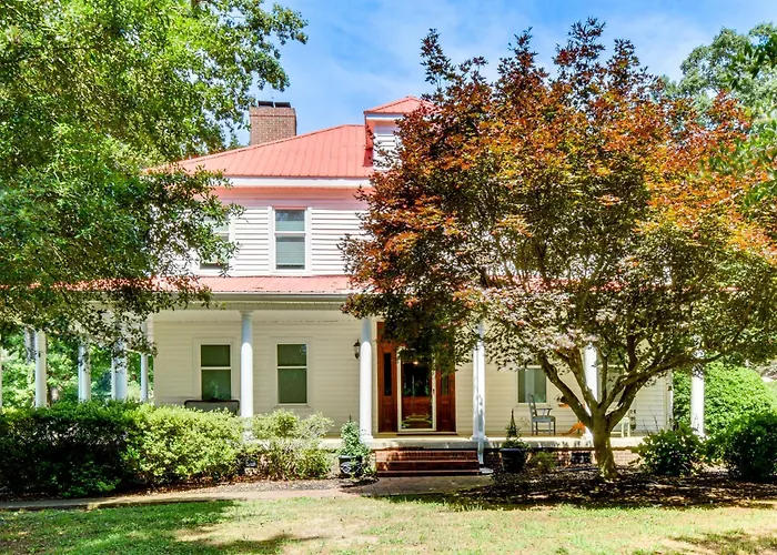 Historic Farmhouse: Memorable Moments Near Clemson