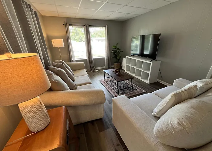 3Br 5 Beds Groups Ask For Last-Minute Deal!