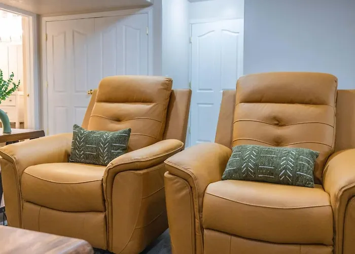 Spacious Retreat - Game Room, Theatre, Sauna, Bbq