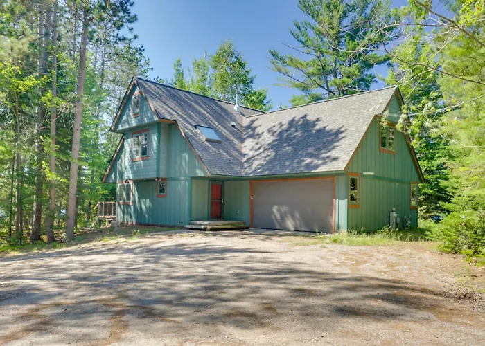 Private Peninsula! Laurel Lake Retreat W/ 3 Piers