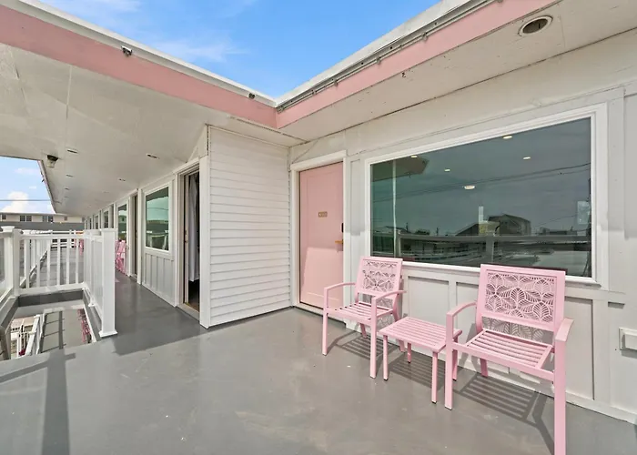 Pink Champagne Boutique Motel