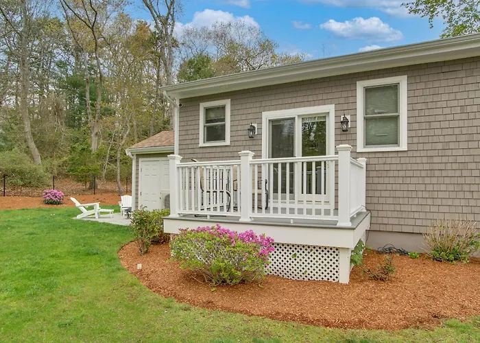 Walk To Sagamore Beach! Curated + Spacious Cottage