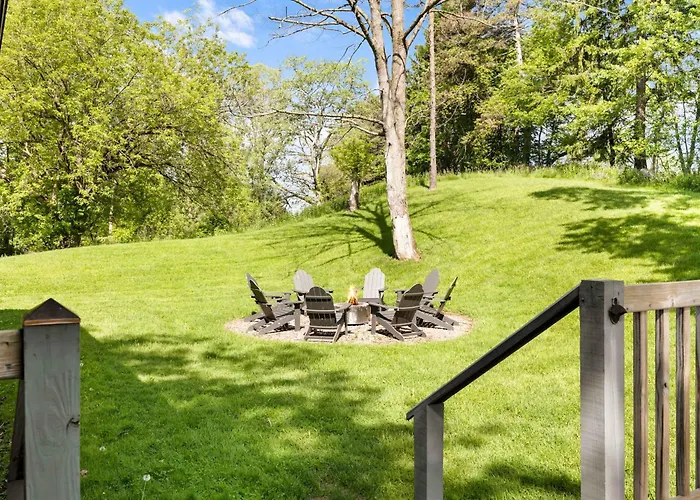 Peaceful Lakeview Cottage Lake Access & Fire Pit