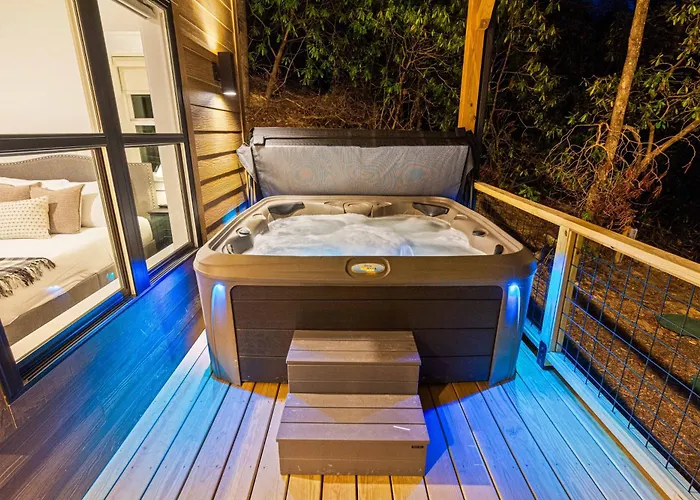 Luxury Mtn Retreat Near Boone & West Jefferson Hot Tub