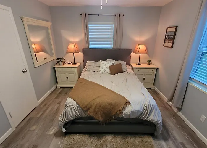 Cozy Cottage - Sleeps 8 - Close To Silver Springs & Wec