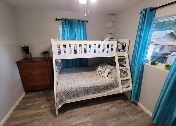 Cozy Cottage - Sleeps 8 - Close To Silver Springs & Wec
