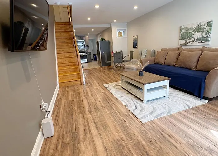 Modern 2 Bedrm Spacious Home-University City-Free Parking!