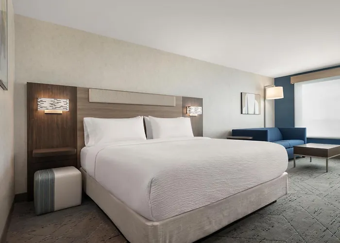 Holiday Inn Express & Suites Overland Park South By Ihg
