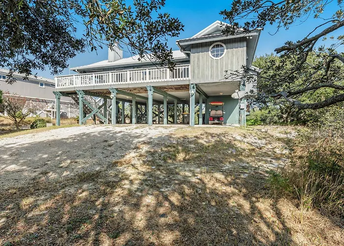 Newly Renovated Bright & Chic Home With Private Deck Grill & Near The Beach